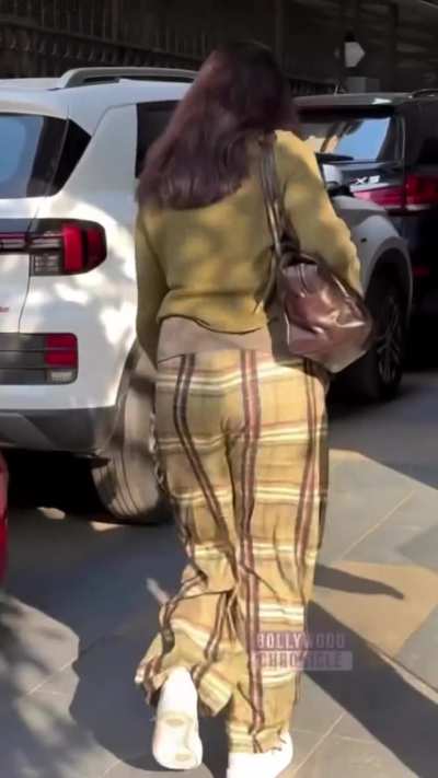Queen Shraddha spotted in Mumbai
