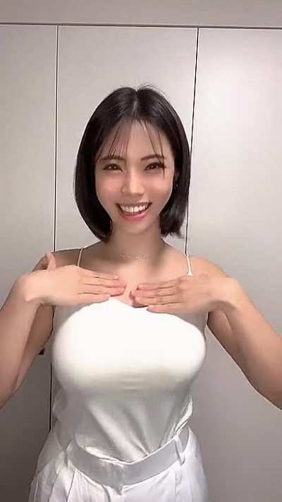 She loves jiggling for her fans