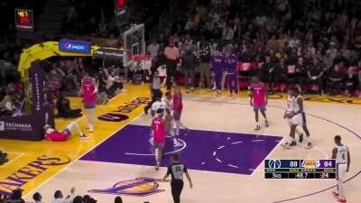 [Highlight] Westbrook nearly caught two bodies