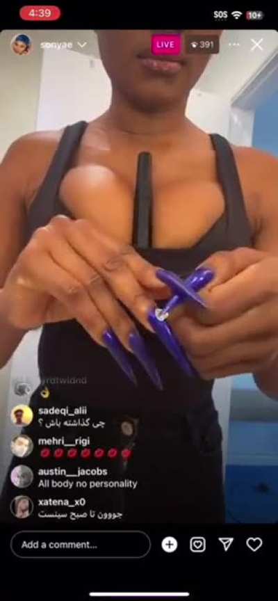 Sonyae on Instagram LIVE letting her boobs do her makeup for her & omg the 2024 simps🥸🤓 also join LIVE to see how good her makeup looks 👀☹️