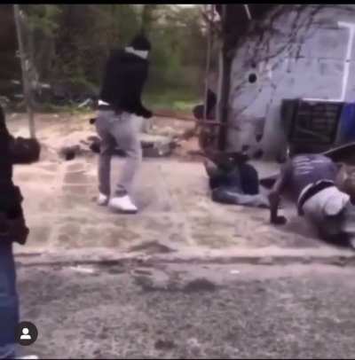 😂nigga smacking the coins out his ass