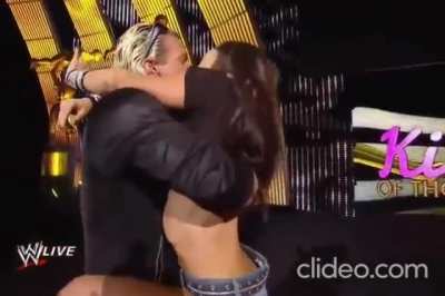 Such a sexy kisser
