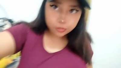 Esta morra está bien chichona no mames 🥵👀