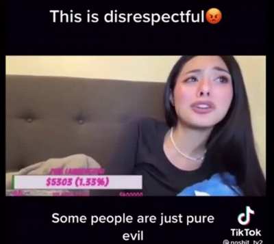Mocking a cancer patient that&rsquo;s her fan on a live stream