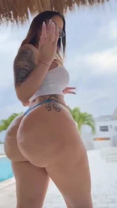 Oiled Thick Mami