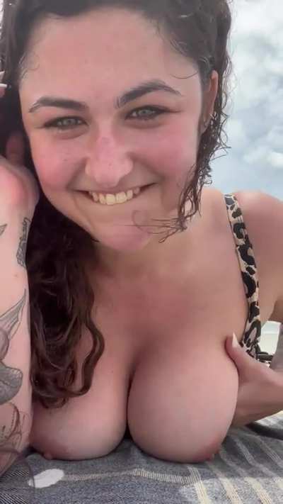 I&rsquo;m the perfect girl to take to the beach