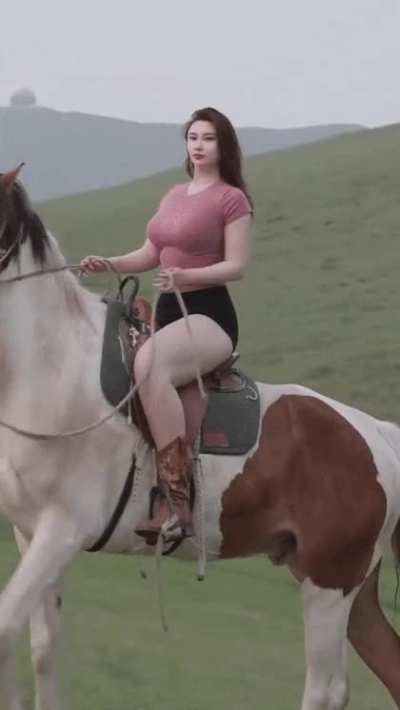 JAV with similar body & thick thighs as her ?