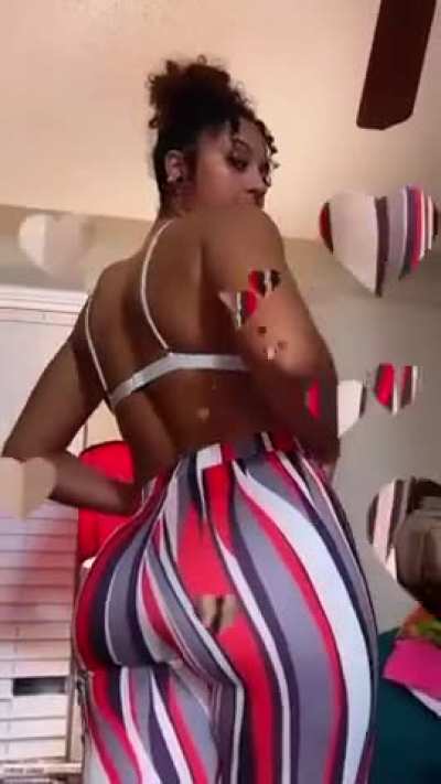 My booty looks nice in these pants