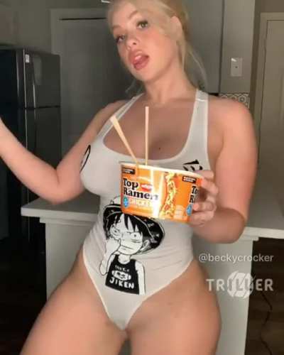 Huge titties🍒 and huge booty ,love it mmmmmm
