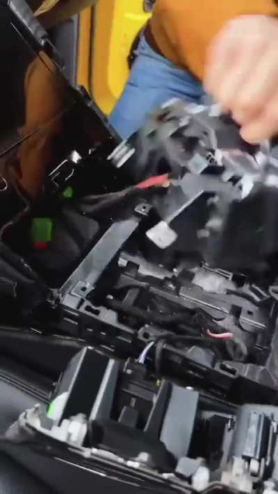 &Eacute; uma Lamborghini ou um Peugeot? 