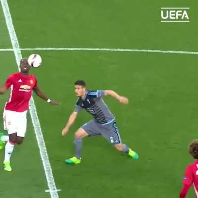 Pogba juggling