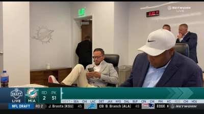 [Highlight] Mike McDaniel in the war room is exactly what you&rsquo;d expect Mike McDaniel in the war room to be like
