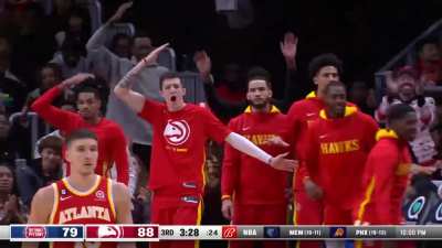 [Highlight] Trae throws a no-look lob to John Collins