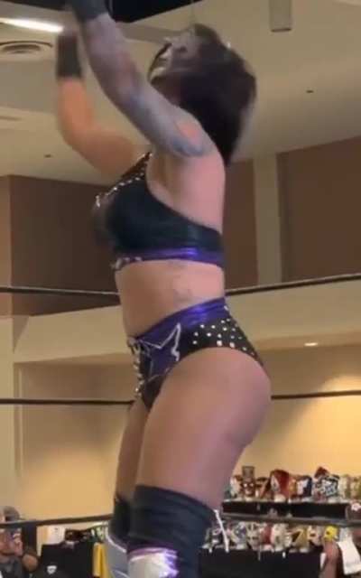 2 mins of Sexy Star 🍑