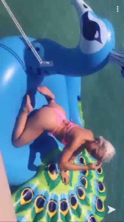Her Insta guillenfit_ got 20 videos and pics hacked from her Snapchat all nudes and twerking &amp;amp; even her getting fucked message me!