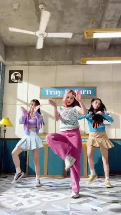 [221018] Yujin, Hikaru &amp;amp; Youngeun TikTok update: We Fresh challenge💓 #WeFreshChallenge #We_Fresh