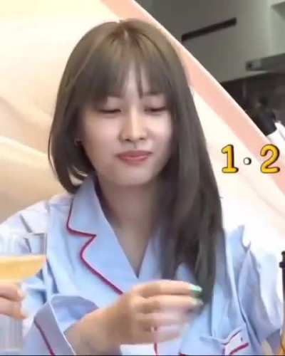 Nayeon &amp; Momo so cute 