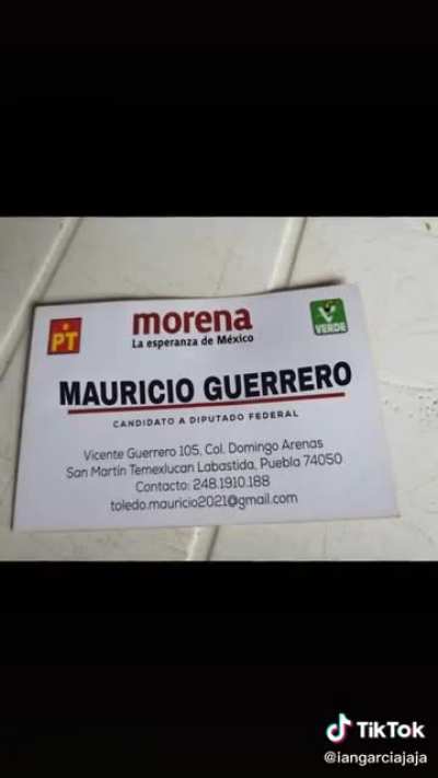 Ese wey de seguro nos vana una pinche bolsa rosa fea pa que votemos por el