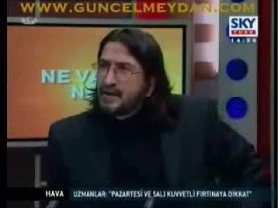 Her ne kadar kullandığı kelimeler sert ve kitlelere hitap ediş şekli acımasızca olsa da bu adamın s&ouml;yleşilerini ve konuşmalarını ne zaman dinlesem i&ccedil;im hep kıpır kıpır oluyor. Şu an ne yaptığıyla ilgili bir bilgim yok fakat zamanında cidden &ccedil;ok muazzam mu