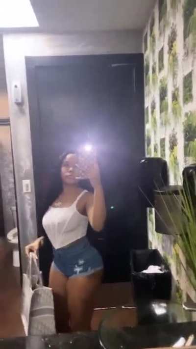 🍑🤳🏻