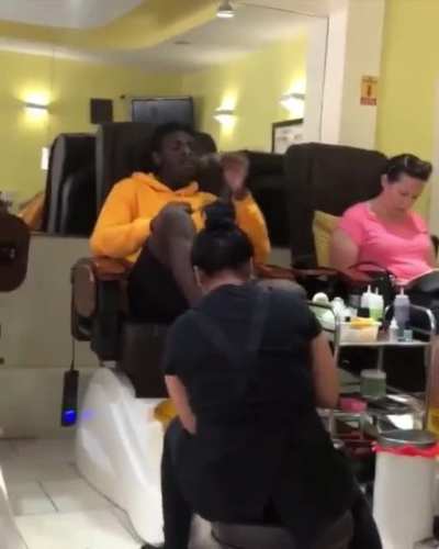Guy continues to smoke a blunt inside a nail salon after being asked to stop&hellip;