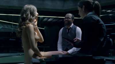 Angela Sarafyan &amp;amp; Shannon Woodward in "Westworld (TV Series 2016)" (S01E01)