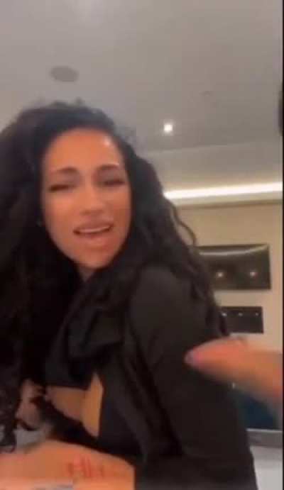 Bhad Bhabie 🤤🦋 something was seen there 🙈dm to see her naked tits mega costs 11.72us, telegram costs 16.72us