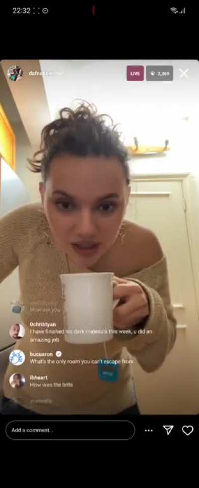 Dafne Keen live