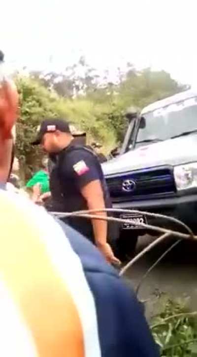 Protestas en San Juan de Col&oacute;n Edo. T&aacute;chira. FAES dispara al aire y la gente NO se dispersa. Cr&eacute;ditos:  