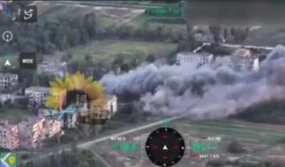 Drone footage of the Ukrainian Air Force dropping a French AASM-250 "Hammer" aerial bomb on an occupied building in Nesterianka, Zaporizhzhia Oblast.
