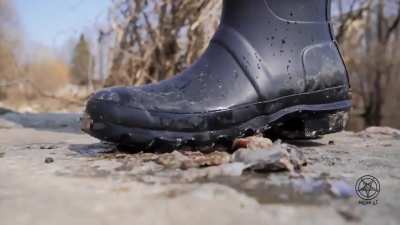 Helga Li loves muddy crushing. Back in the day, I actually texted her&mdash;this was before she started making muddy crushing clips. I had noticed in her earlier videos (not bug crushing) that she seemed to enjoy getting her footwear dirty in the mud. So I sugg