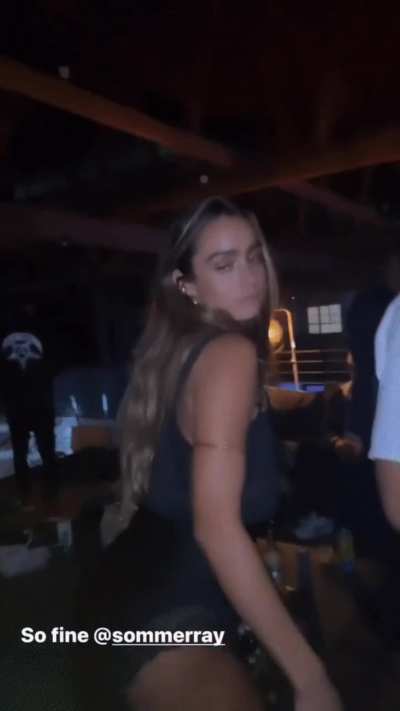 Sommer Ray 