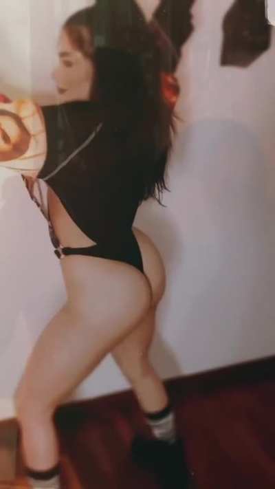 Tain&aacute; Costa (melhor video dela at&eacute; agora)