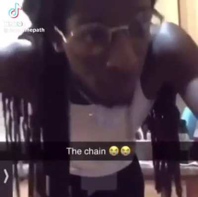 Nigga tried ducking to hide that hoe 😭