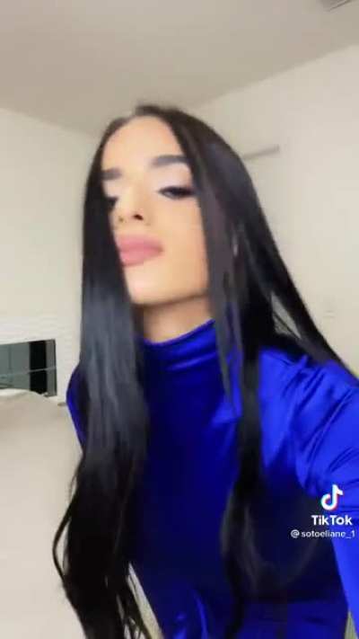 Sexy blue dress deserves the Monica Lewinsky treatment
