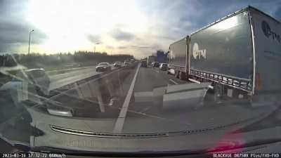 Truck crashes and scatters offal everywhere