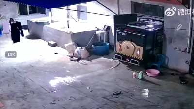 Tuk tuk hates washing
