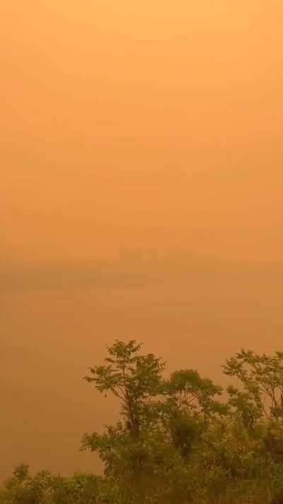 Wildfire smoke covers NYC&rsquo;s George Washington Bridge