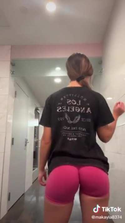 Makayla McQuoid 🍑🏋🏻&zwj;♀️