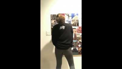 Camren Bicondova sexy moves 🍑