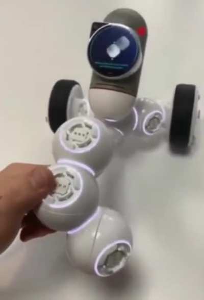 Assembling a cool robot car.