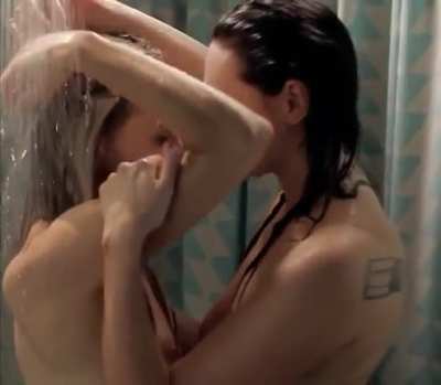 Laura Prepon &amp;amp; Taylor Schilling - Orange Is the New Black
