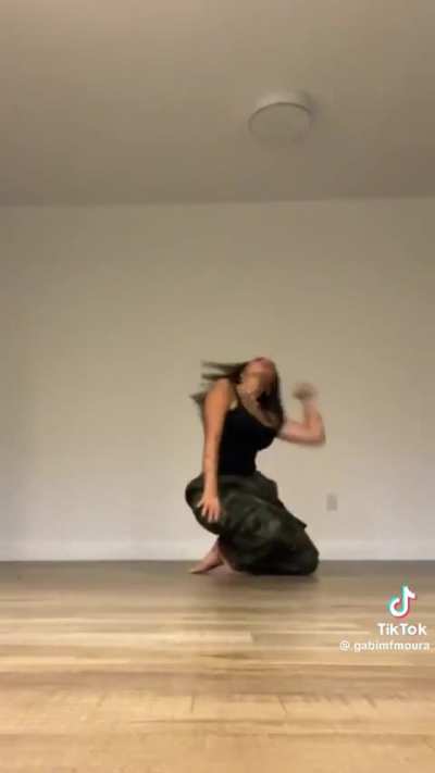 Gabi seductive dance 🥵🥵🥵 (Aug 2023) (TT)