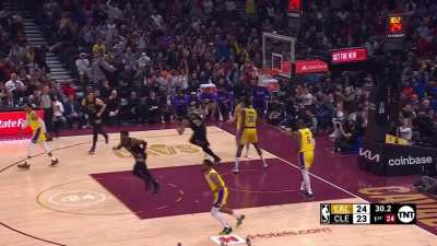 [Highlight] Donovan spins and lobs it up to Allen for the slam