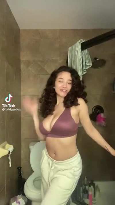 I don&rsquo;t care what y&rsquo;all say. she is wifey material ❤️