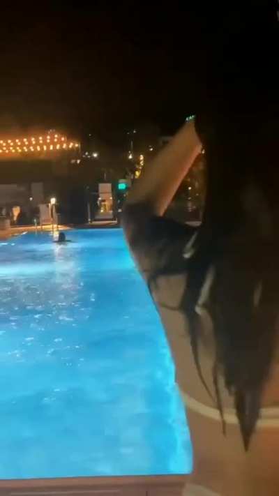 Big Booty pool Dive in