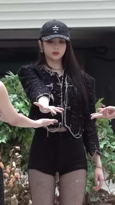 230530 Yunjin // "Eve, Psyche &amp;amp; The Bluebeard's wife" MV Shoot Sketch