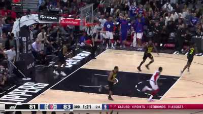 [Highlight] John Wall turns on the jets and scores 1 on 3