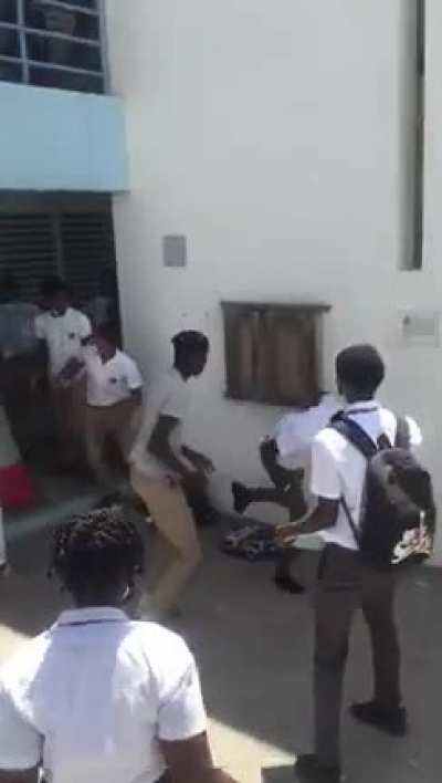 Don&rsquo;t know if it fits here, but school children in Barbados fighting