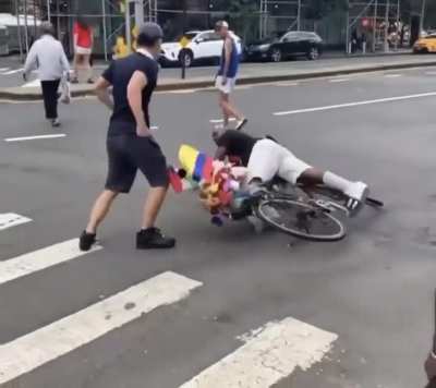 Guy spews anti-asian hate in Chinatown and gets served justice